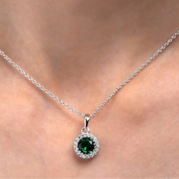Macy’s  Green Swarovski Crystal 925 SS Necklace - Picture 1 of 5